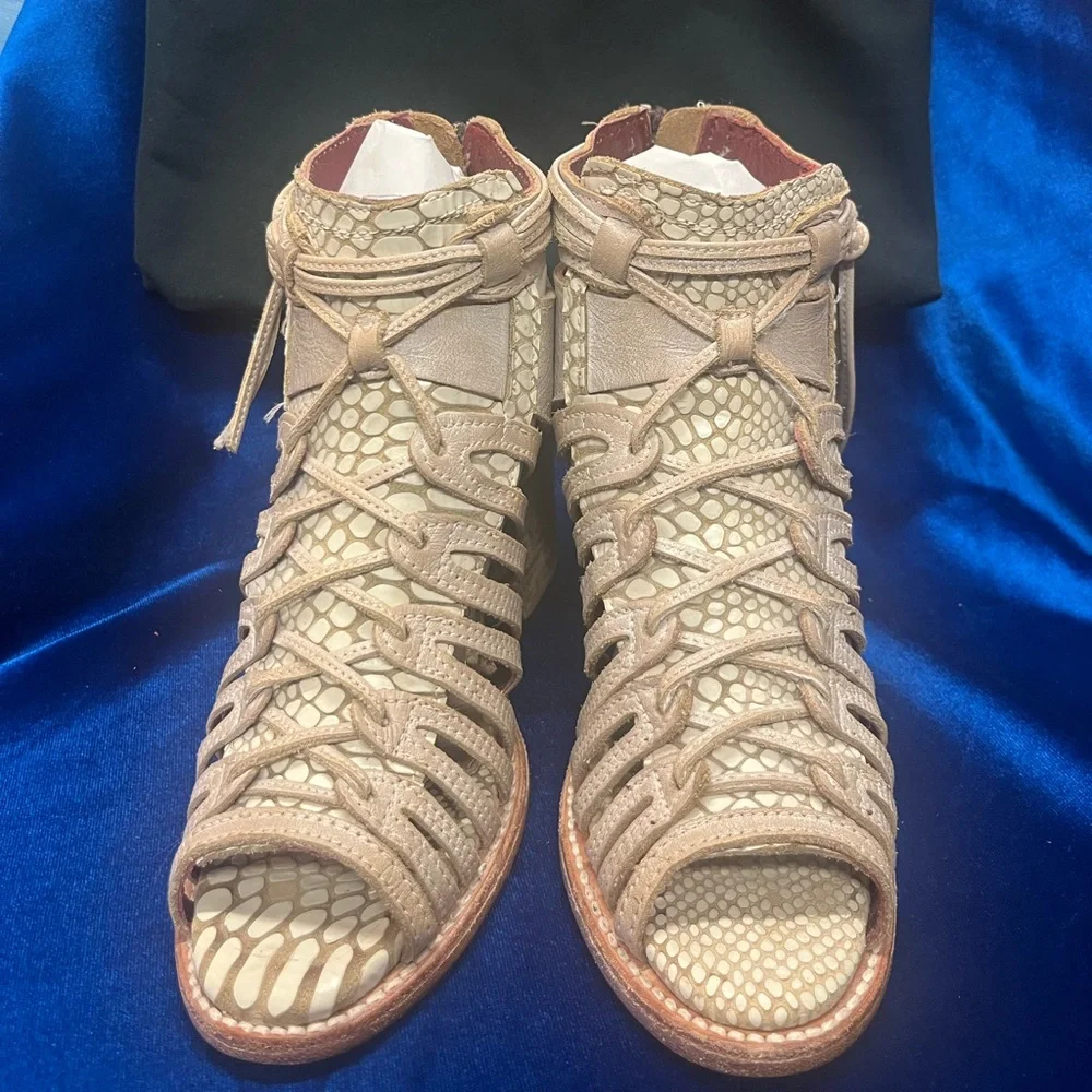 Women’s Freebird by Steven Wazee sandals - Picture 1 of 7